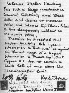 Apuesta de Stephen Hawking vs Kip Thorne, donde Thorne vota que Cygnus X-1 es un agujero negro, mientras que Hawking dice que no. En la década del '90, ante los diferentes estudios, Hawking reconoce su derrota y cumple con lo prometido.