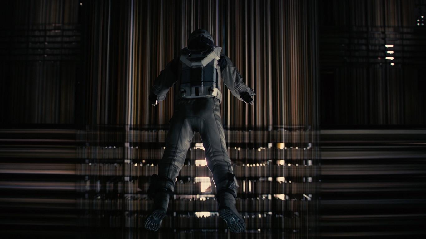 En Interstellar (2014), Cooper sobrevive al ingreso del agujero negro Gargantúa, aunque en la excelente película todo lo que sucede posterior al ingreso es pura ficción y nada tiene que ver con la realidad de lo que se sabe sobre qué pasa si caes a un agujero negro.