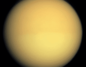 Titán luna de Saturno atmósfera naranja