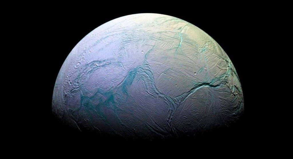 luna encelado geiseres grietas vida