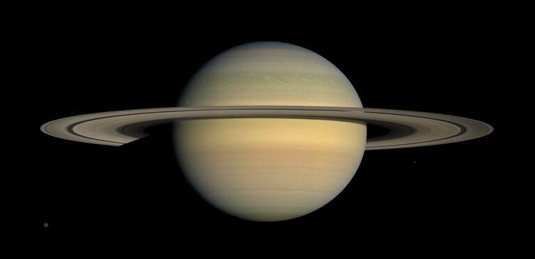 saturno y sus anillos