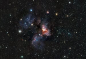 Región de formación estelar RCW 38, con estrellas jóvenes entre nubes de gas y polvo.
